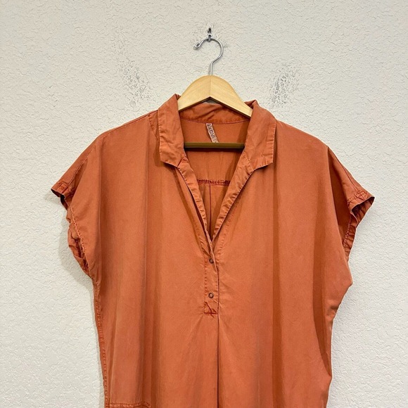 XCVI Short Sleeve Wearable Shift Dress Collared in Rust - Picture 2 of 9